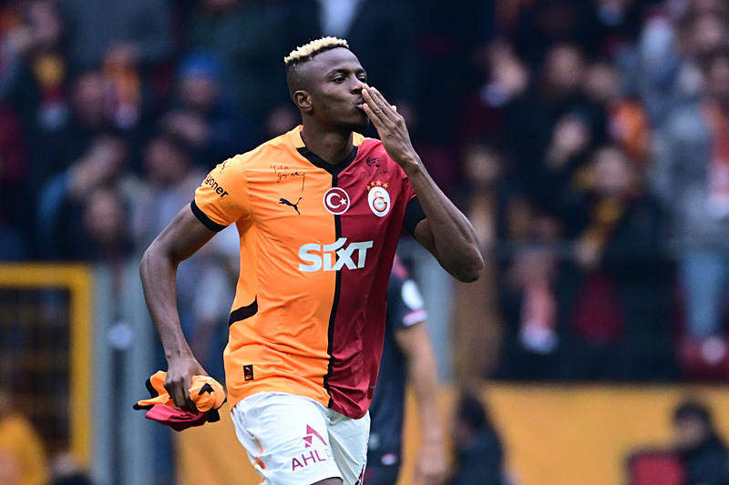 Victor Osimhen Galatasaray taraftarının sevgilisi oldu (AA)