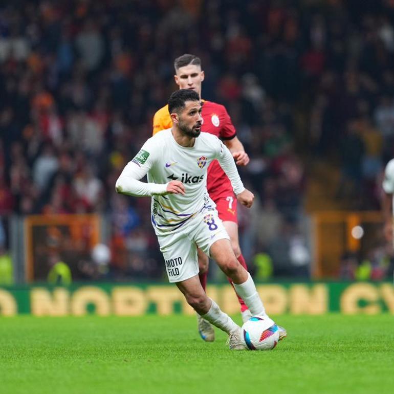 Eyüpsporun golünde dikkatlerden kaçan detay Berke Özer başlattı, Emre Akbaba bitirdi