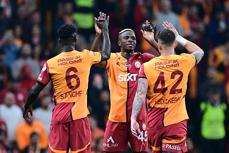 Galatasaray ve Fenerbahçe arasında rekabet kızıştı: Şampiyon kim olacak? (Takvim.com.tr arşiv)