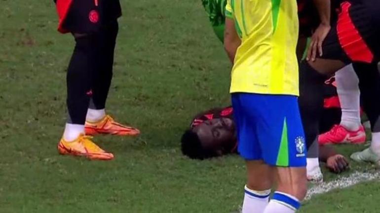 Davinson Sanchez korkuttu Çarpışmada bilincini kaybetti, sedyeyle oyunda alındı