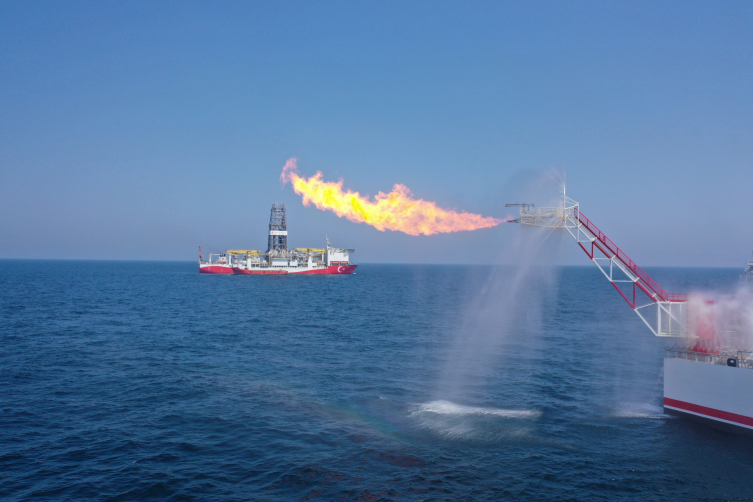 Ankara'nın enerji denkleminde Mavi Vatan'daki rezervlerin de yoğun olarak kullanılması var.