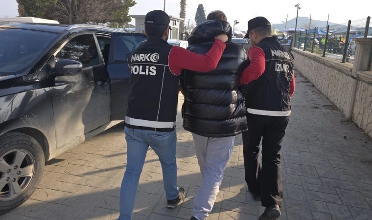 Interpol tarafından kırmızı bültenle aranan firari hükümlü İzmir'de yakalandı