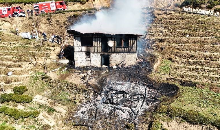 Samanlıkta çıkan yangın eve sıçradı: 2 kişi hastaneye kaldırıldı!