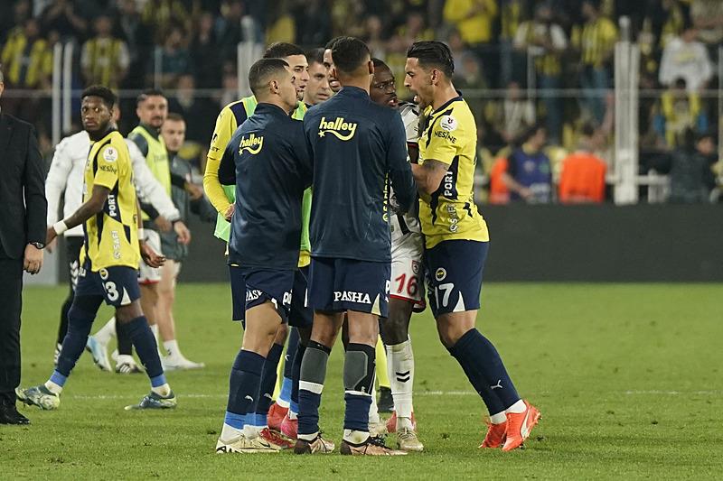 Fenerbahçe,  Galatasaray'ın 9 puan gerisine düştü. (AA)
