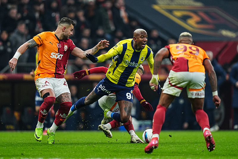 Galatasaray ile Fenerbahçe son derbide 0-0 berabere kaldı (AA)