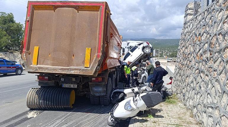 Mersinde kontrolden çıkan kamyon ortalığı savaş alanına çevirdi