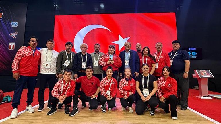 Milli halterci Fatmagül Çevik, dünya şampiyonu