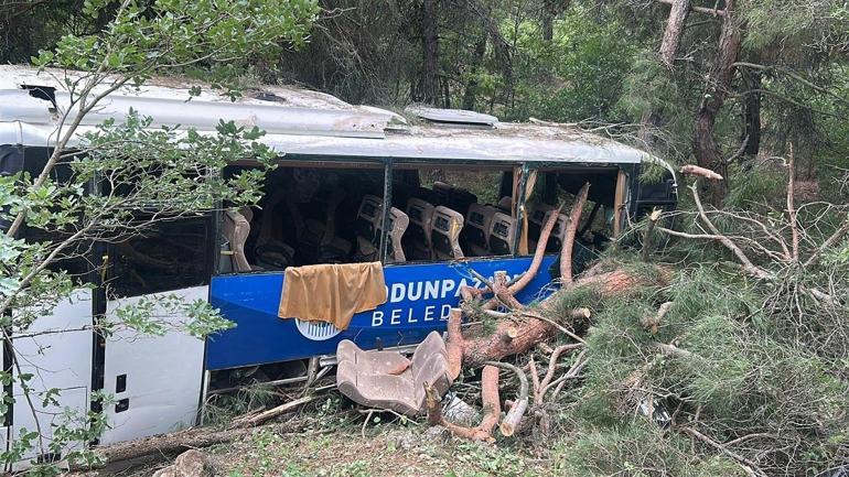 Eskişehirde midibüs şarampole uçtu: 28 yaralı