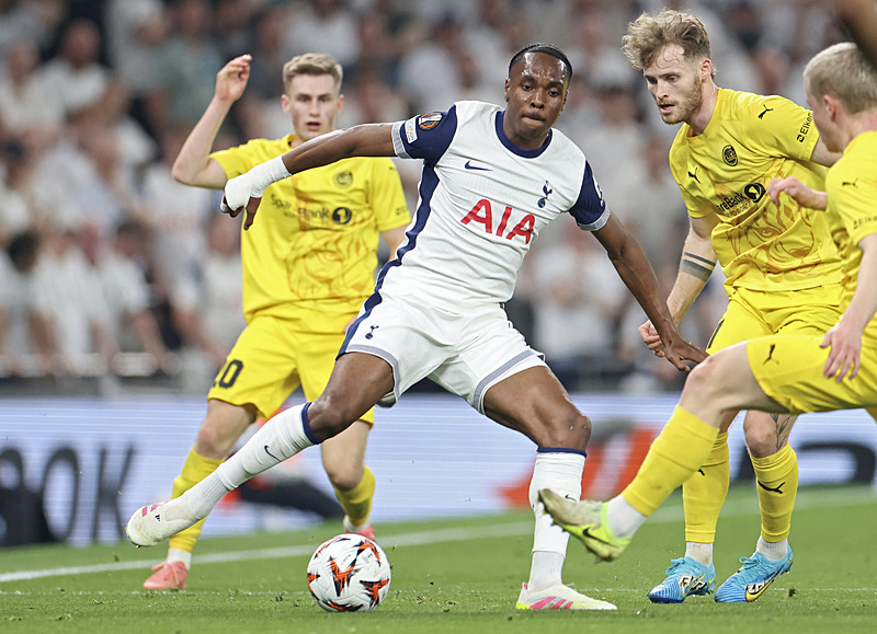 Tottenham ilk maçı 3-1 kazanmıştı (EPA)