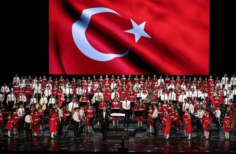Cumhurbaşkanlığı Çocuk Orkestrası ve Korosu, Dünya Müzik Günü’nde AKMde sahne aldı