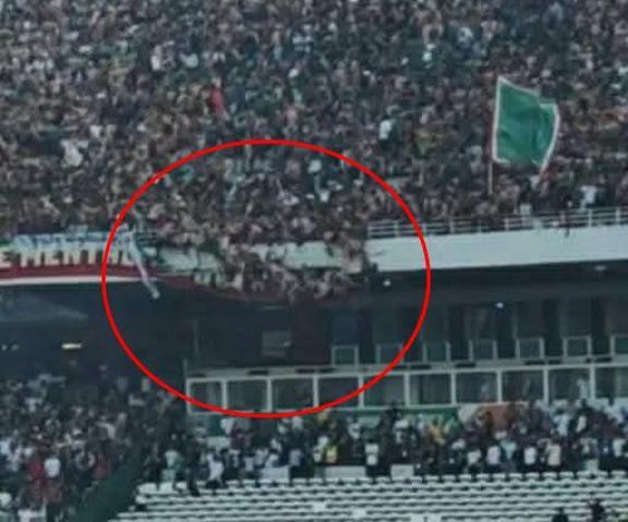 İhmalin fotoğrafı ortaya çıktı Cezayirde şampiyonluk kutlamasında yaşanan izdihamda 3 ölü