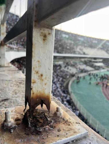 İhmalin fotoğrafı ortaya çıktı Cezayirde şampiyonluk kutlamasında yaşanan izdihamda 3 ölü