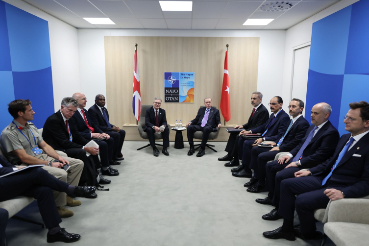 Cumhurbaşkanı Erdoğan'dan Lahey'de dipomasi trafiği
