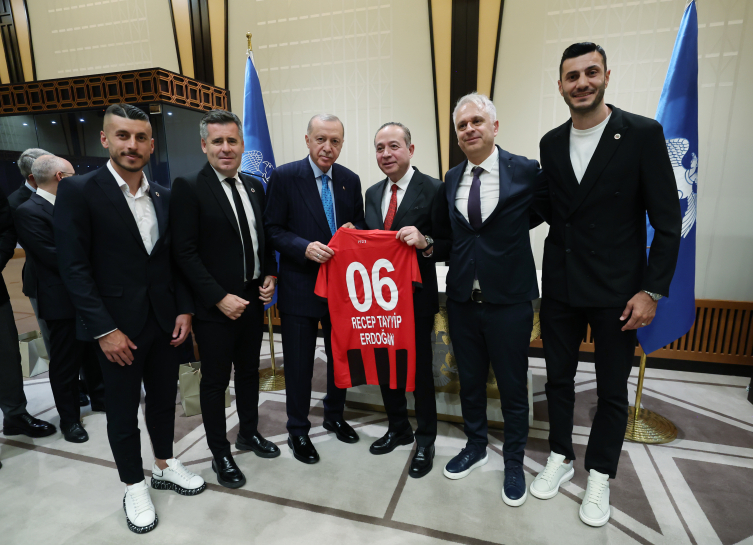Cumhurbaşkanı Erdoğan, Süper Lig'e yükselen üç kulübü kabul etti