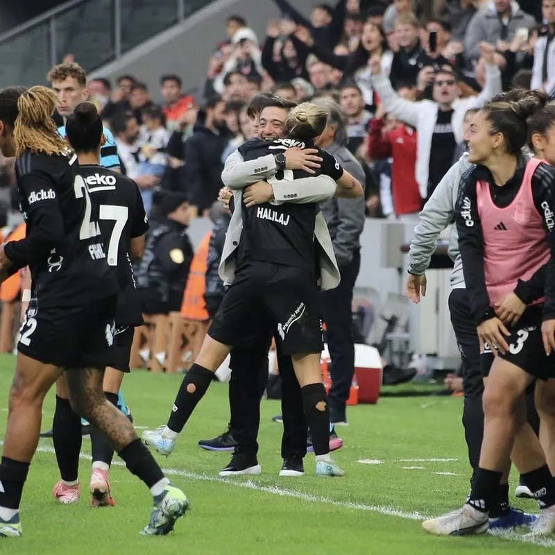 Beşiktaş'ın golünden sonra büyük sevinç yaşandı (Beşiktaş Kadın Futbol Takımı X Hesabı)