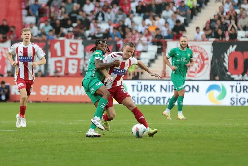 Antalyaspor sahasında Bodrumspor'u 3-2 yendi. (AA)