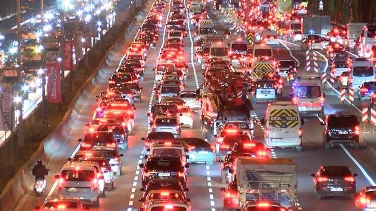 İstanbulda trafik yoğunluğu yüzde 81e ulaştı