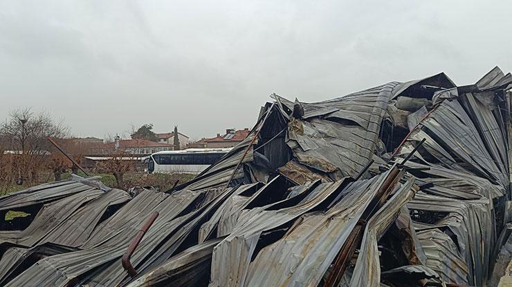 Bursada yanan fabrikadan geriye hurda yığını kaldı